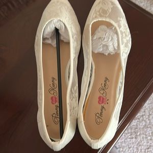 Women’s Penny Kenny Dress Shoes- Size 11. Smoke and Pet Free Home